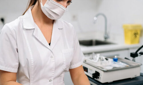EXTRACCIONISTA Y ASISTENTE LABORATORIAL